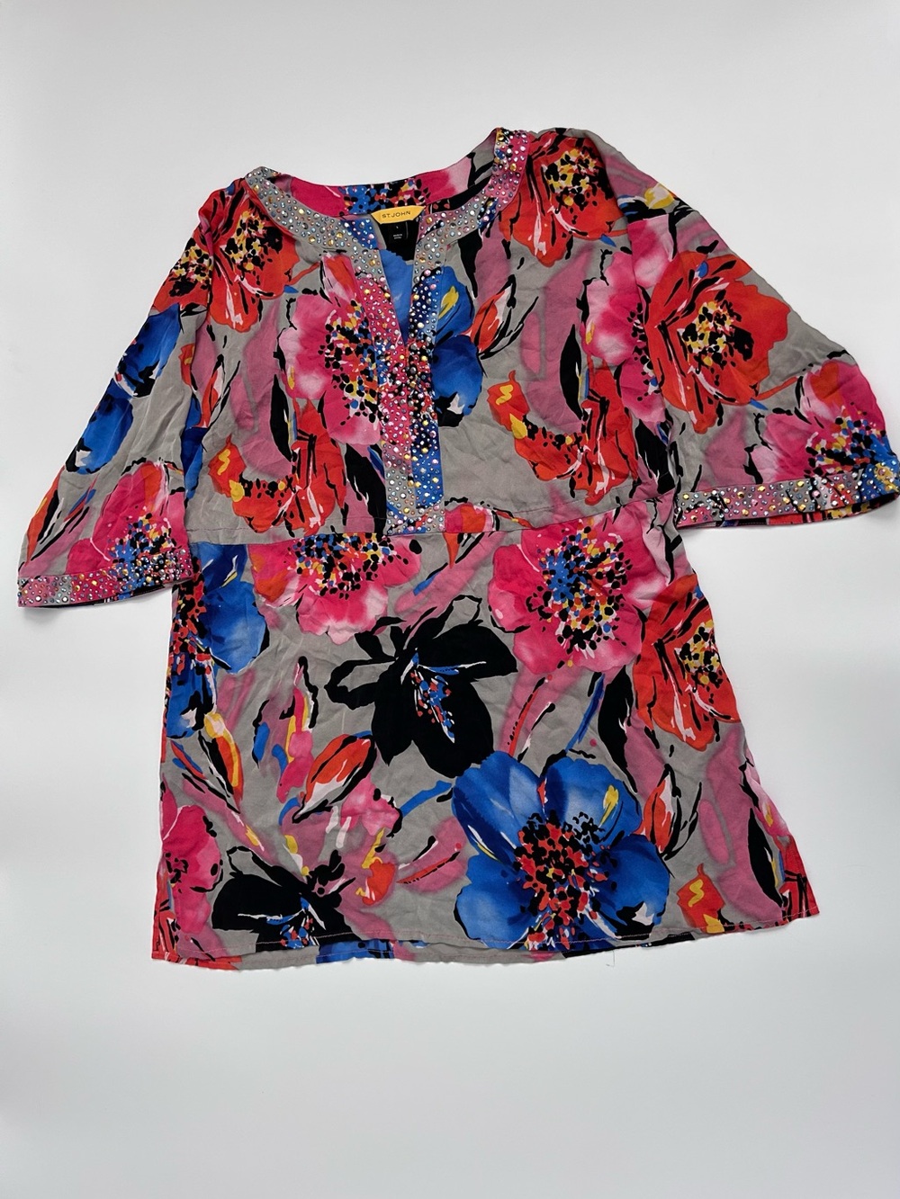 St. John Silk Blend Blouse
Floral
Watercolor
Stretch
Beaded
Jeweled
Split V Neck